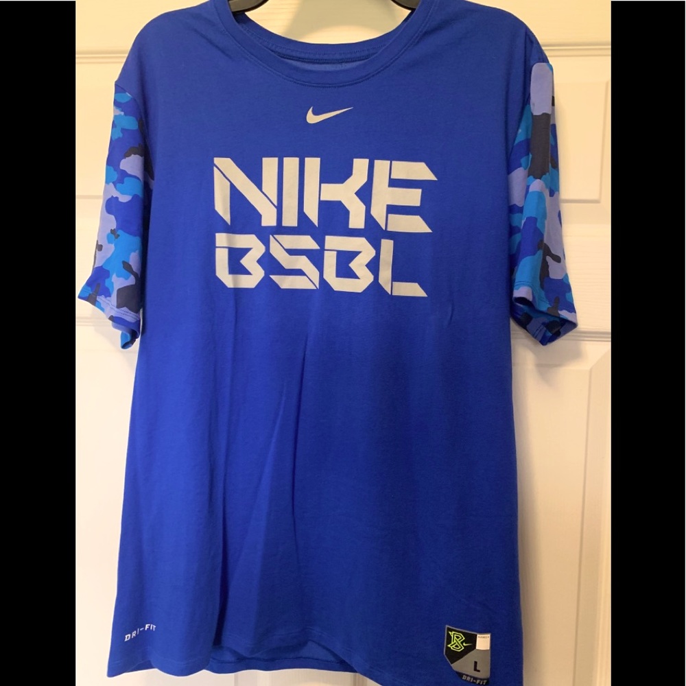 NIKE T-SHIRT